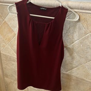 Medium blouse with open on the middle of the blouse.